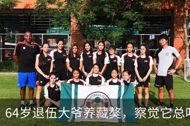 64岁退伍大爷养藏獒,察觉它总叼袜子去阳台,专家:不好,快送走